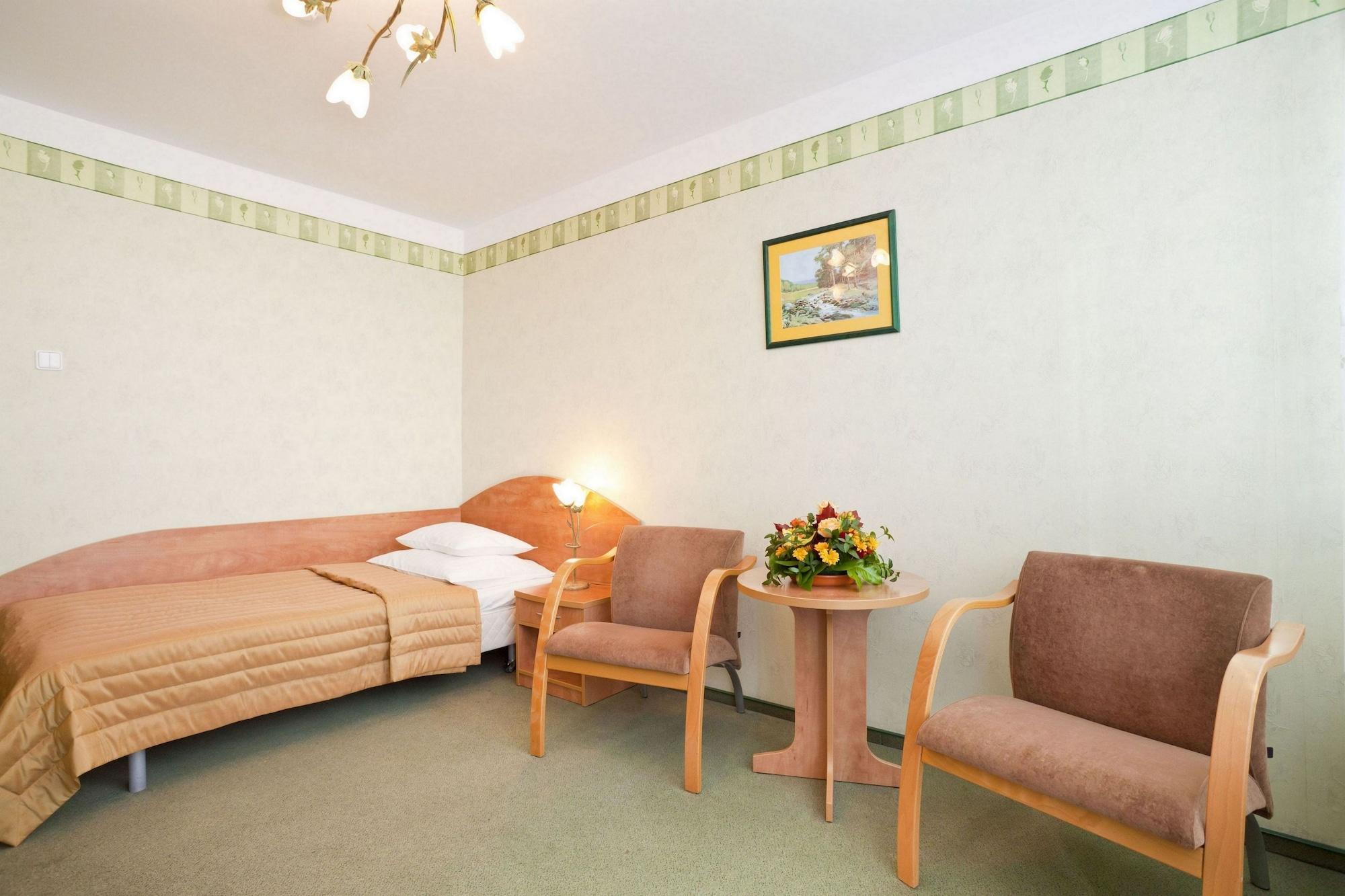 Hotel Ikar Poznań Esterno foto